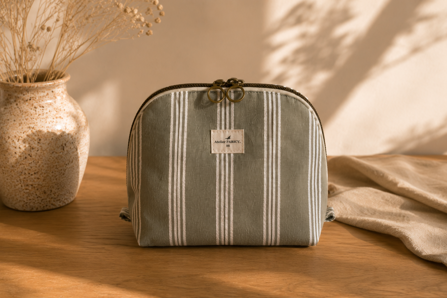 Trousse Saola, coloris vert olive